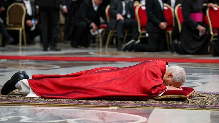 Papst Leo XIV. zu Beginn der Karfreitagsliturgie