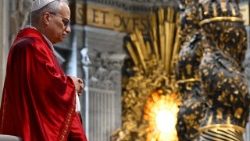 Léon XIV au cours de la célébration de la Passion du Seigneur