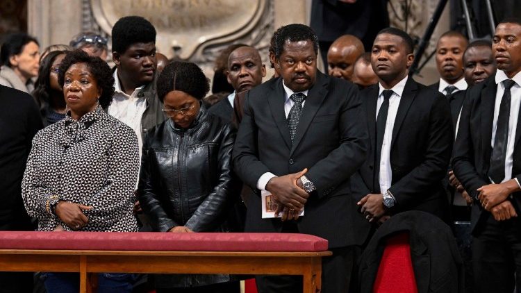 धर्मविधि में विश्वासी भक्तगण