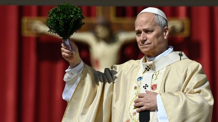 Papa Leone XIV durante la Messa di Pasqua in Piazza San Pietro