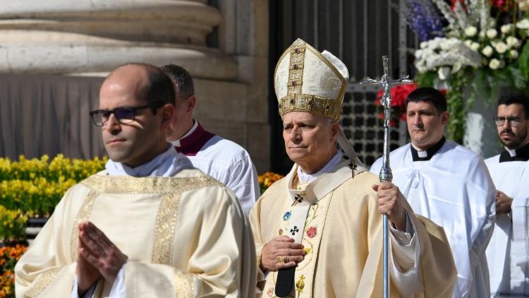 വിശുദ്ധ ബലിയുടെ പ്രദക്ഷിണം  