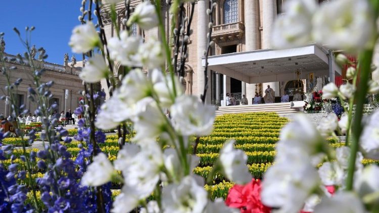 Thousands of flowers from the Netherlands adorning Saint Peter's Squares