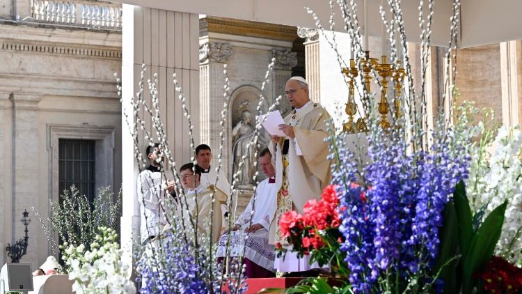 Papa Leone XIV durante la Messa del giorno nella domenica di Pasqua