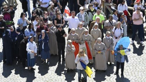Peregrinos en la Plaza de San Pedro