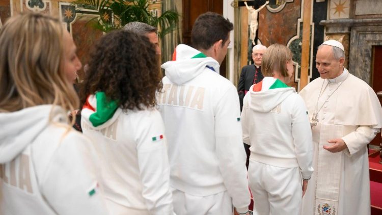 Le&oacute; p&aacute;pa k&ouml;sz&ouml;nti az olasz olimpiai versenyzőket