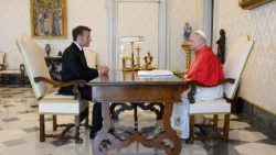 2026.04.10 La Leon XIV, președintele Republicii Franceze, Emmanuel Macron