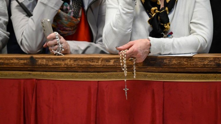 La fotogallery della preghiera del Santo Rosario per invocare il dono della pace