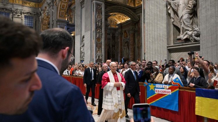 La fotogallery della preghiera del Santo Rosario per invocare il dono della pace