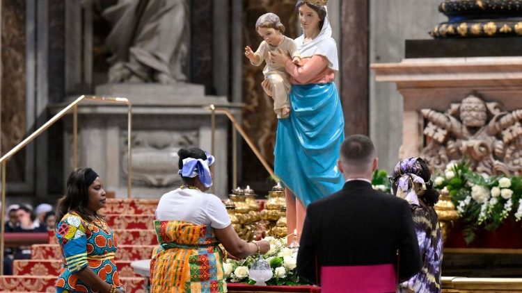 Սուրբ Պետրոսի մէջ խաղաղութեան համար Վարդարանի աղօթք