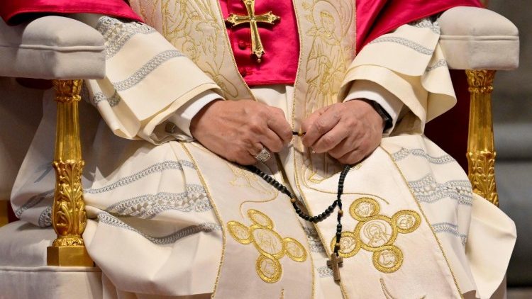 Il Papa prega il Santo Rosario per invocare il dono della pace l'11 aprile 2026