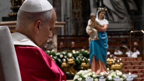 Czuwanie z Papieżem o pok&oacute;j: Modlitwa przerywa łańcuch zła