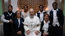 Papst Leo an diesem Montag in Algier mit Augustiner-Missionarinnen
