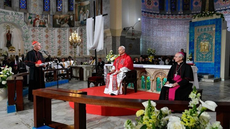 Đức Th&aacute;nh Cha gặp gỡ cộng đo&agrave;n Algeria tại Vương cung Th&aacute;nh Đường Đức B&agrave; Ch&acirc;u Phi