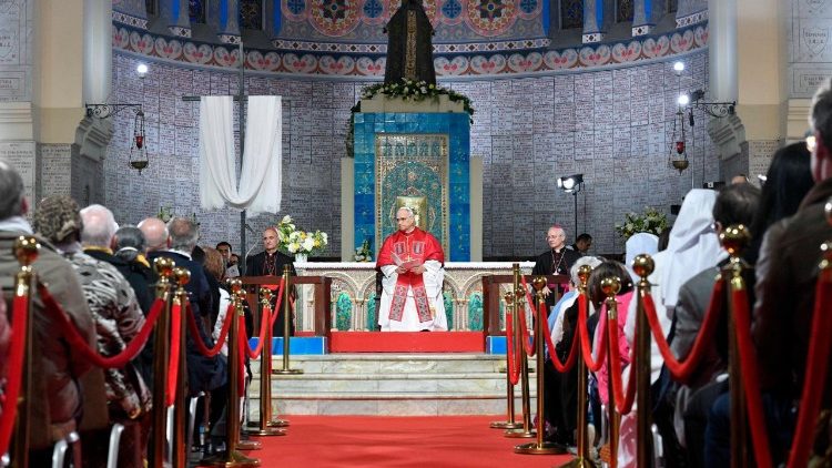 Le Pape a rencontré la communauté algérienne dans la basilique Notre-Dame-d'Afrique, lundi 13 avril 2026.