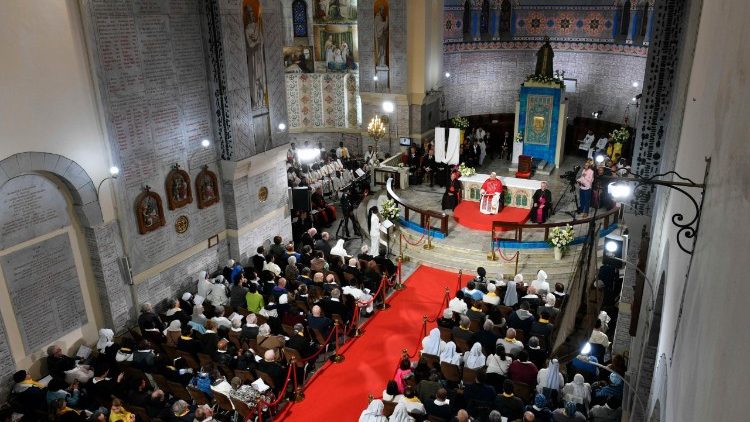 La bas&iacute;lica de Nuestra Se&ntilde;ora de &Aacute;frica acoge al Papa Le&oacute;n y a la comunidad argelina