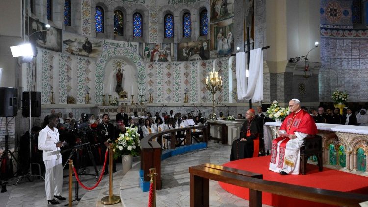 Msichana kutoka Kenya akitoa ushuhuda