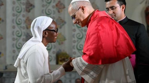 Em um minuto, o primeiro dia do Papa na Arg&eacute;lia