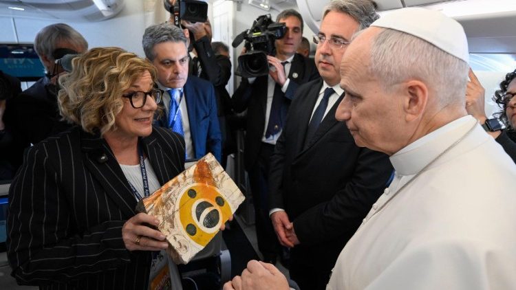 Il dono al Papa di Eva Fern&aacute;ndez
