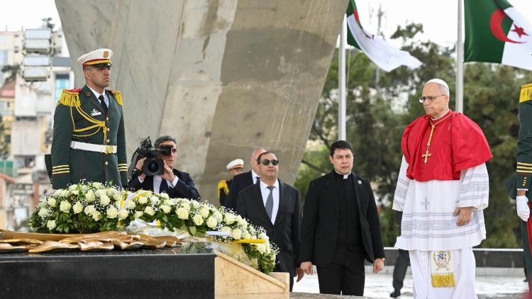 Leo XIV. nach seiner Ankunft in Algier