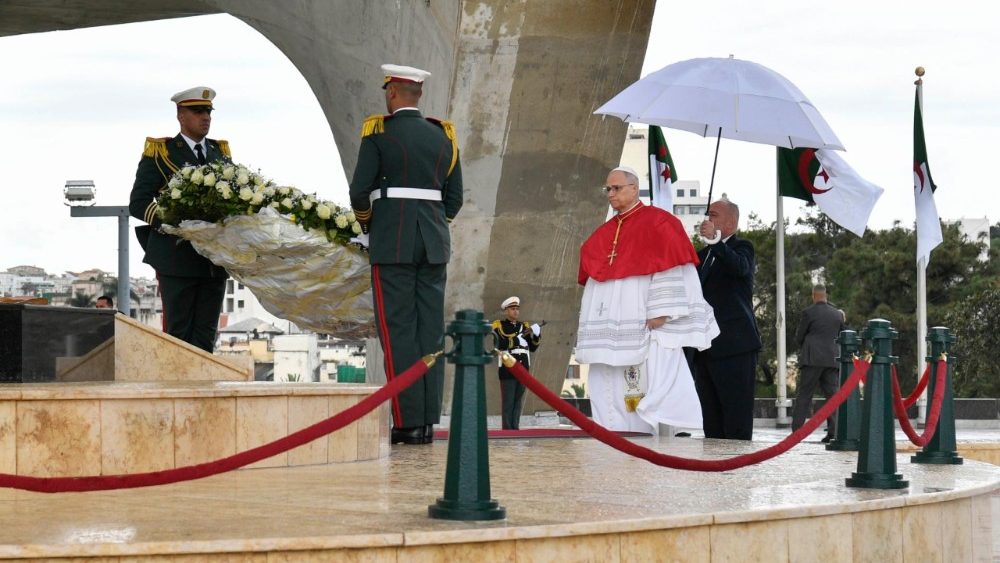 2026.04.13 Viaggio Apostolico in Algeria - Visita al Monumento dei martiri Maqam Echahid