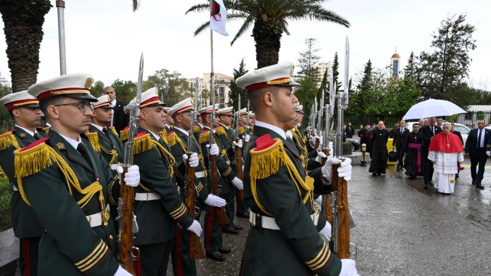 2026.04.13 Viaggio Apostolico in Algeria - Visita al Monumento dei martiri Maqam Echahid