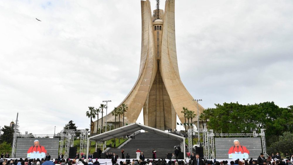 2026.04.13 Viaggio Apostolico in Algeria - Visita al Monumento dei martiri Maqam Echahid