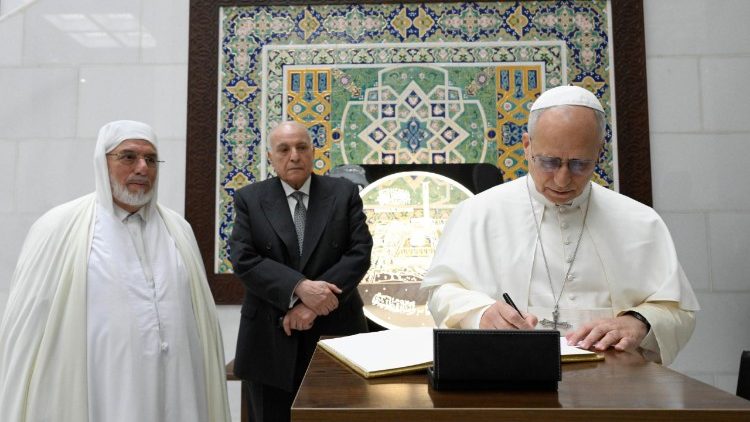 La signature du livre d'or.