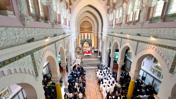 Interi&eacute;r baziliky sv. Augustina v Annabě, starověk&eacute; Hipponě