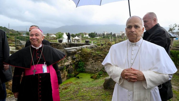 2026.04.14 Leon XIV na stanowisku archeologicznym w starożytnej Hipponie