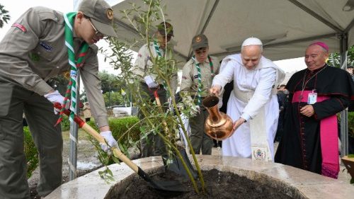 Второй день визита Папы в Алжир за одну минуту
