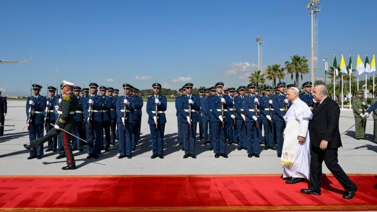 Pożegnanie na lotnisku w Algierze
