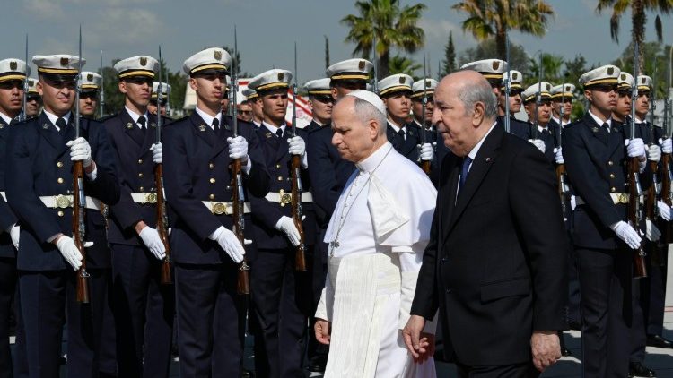 Падчас цырымоніі  развітання ў аэрапорце Алжыра