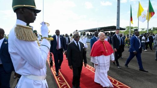 El Papa llega a Camer&uacute;n segunda etapa de su viaje apost&oacute;lico