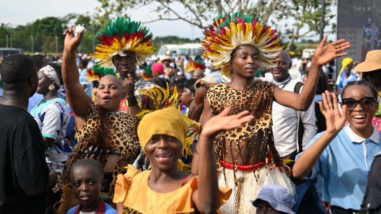 Watu walijitokeza kumkaribisha 