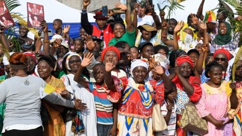 Apoštolsk&aacute; cesta do Afriky – den třet&iacute;: Z Alž&iacute;rska do Kamerunu (přehled ud&aacute;lost&iacute;)