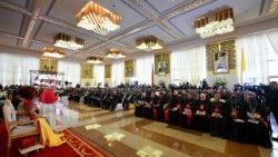 Đức Thánh Cha Lêô XIV gặp gỡ chính quyền, xã hội dân sự và ngoại giao đoàn, Camerun, ngày 15.04.2026.