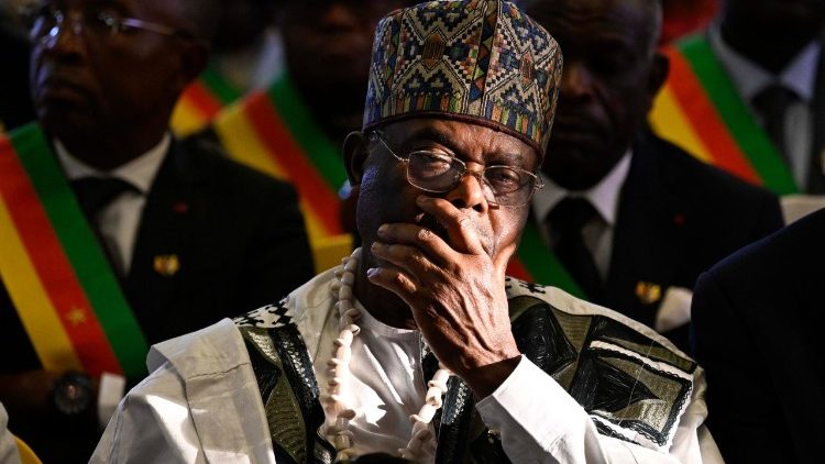 In abiti tradizionali tanti rappresentanti della societ&agrave; civile