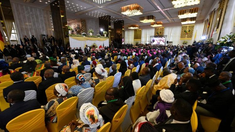 L'assemblea composta da autorit&agrave;, corpo diplomatico e rappresentanti della societ&agrave; civile