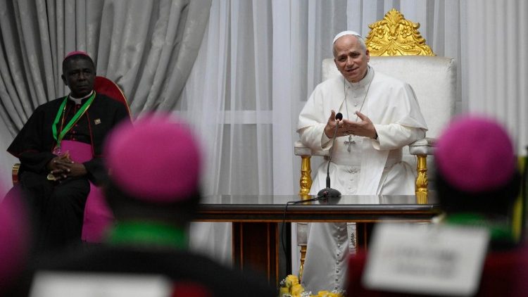 Il Papa incontra i vescovi del Camerun