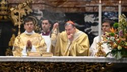 Il cardinale Koch in San PIetro per la Messa nel 99.mo anniversario della nascita di Benedetto XVI