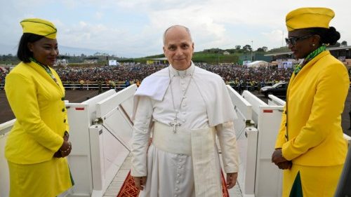 Vrchol&iacute; n&aacute;vštěva Lva XIV. v Kamerunu: mše svat&aacute; v Douale