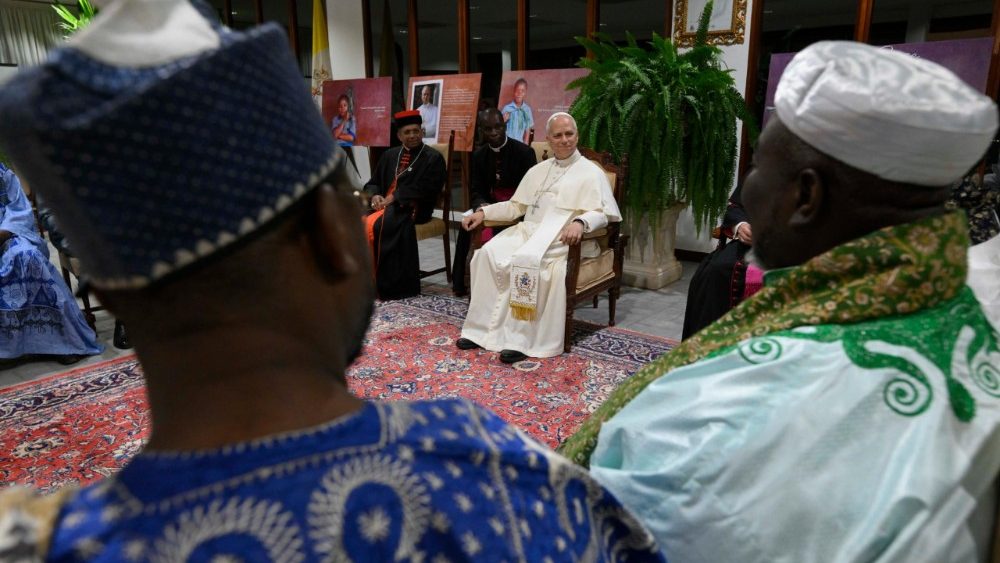 2026.04.16 Viaggio Apostolico in Camerun - Incontro Musulmani in Nunziatura