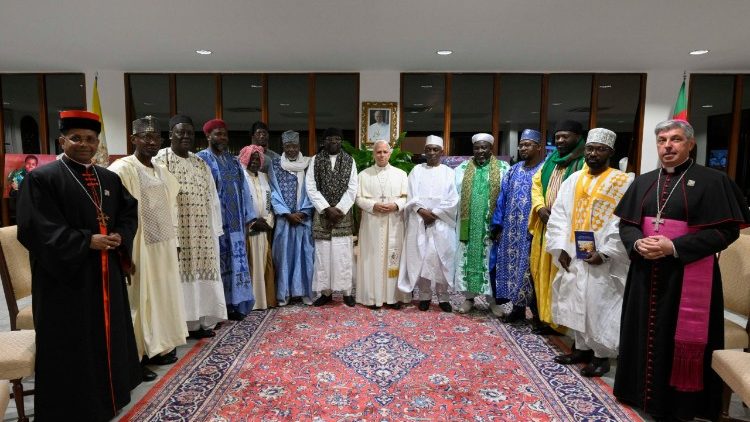 Pope Leo and the Islamic leaders pose for a group photo