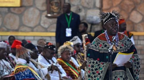 Bamenda, al Papa le storie di coraggio e speranza in una terra sfibrata dalla violenza