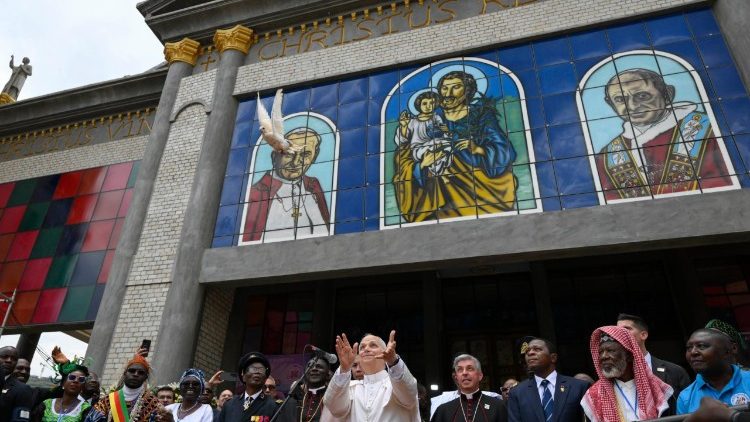 Encuentro por la paz con la comunidad de Bamenda