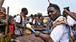 2026.04.16 Viaggio Apostolico in Camerun - Santa Messa allâ  Aeroporto di Bamenda