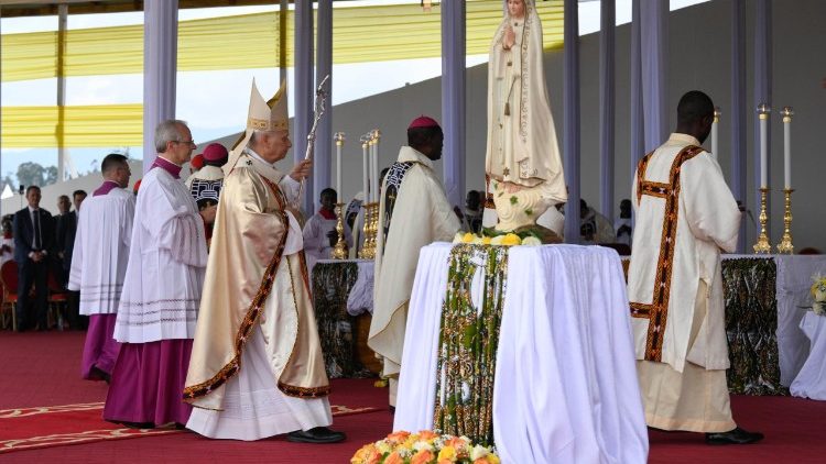 2026.04.16 Viaggio Apostolico in Camerun - Santa Messa allâ  Aeroporto di Bamenda