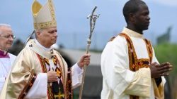 2026.04.16 Viaggio Apostolico in Camerun - Santa Messa allâ  Aeroporto di Bamenda