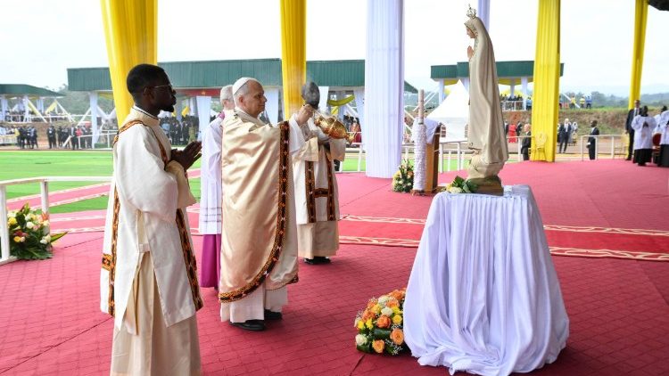 2026.04.16 Viaggio Apostolico in Camerun - Santa Messa allâ  Aeroporto di Bamenda