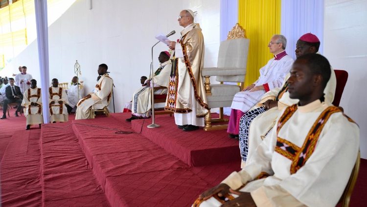 Kristo Mfufuka akawafafanulia Maandiko Matakatifu